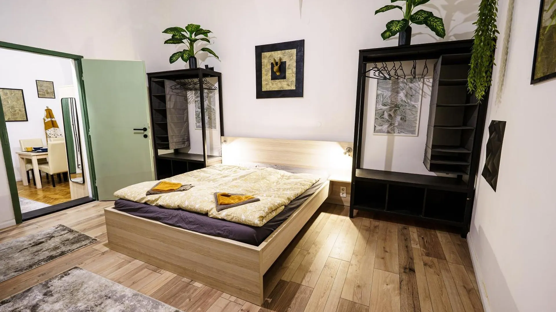 Old Fashion Downtown Parlament Apartment Hongarije